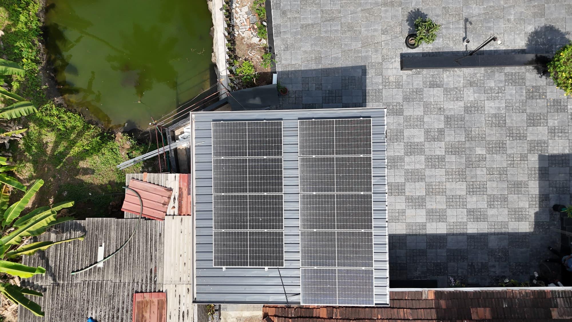 Top-down view of a SEDNA array laid out to a roof's shade-free area